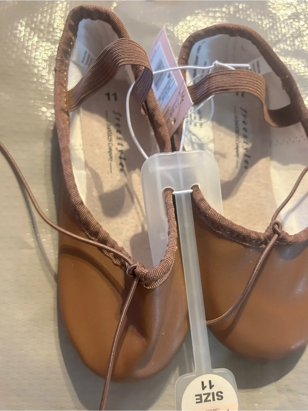 Danskin Brown Girls Ballet shoes with Elastic Strap NWT size 11